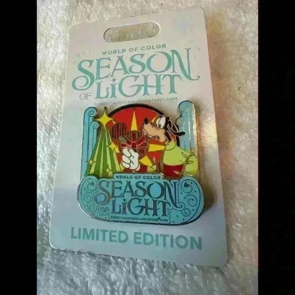 Disney Other - Disney California Adventure World of Color Season of Light Limited Edition Pin